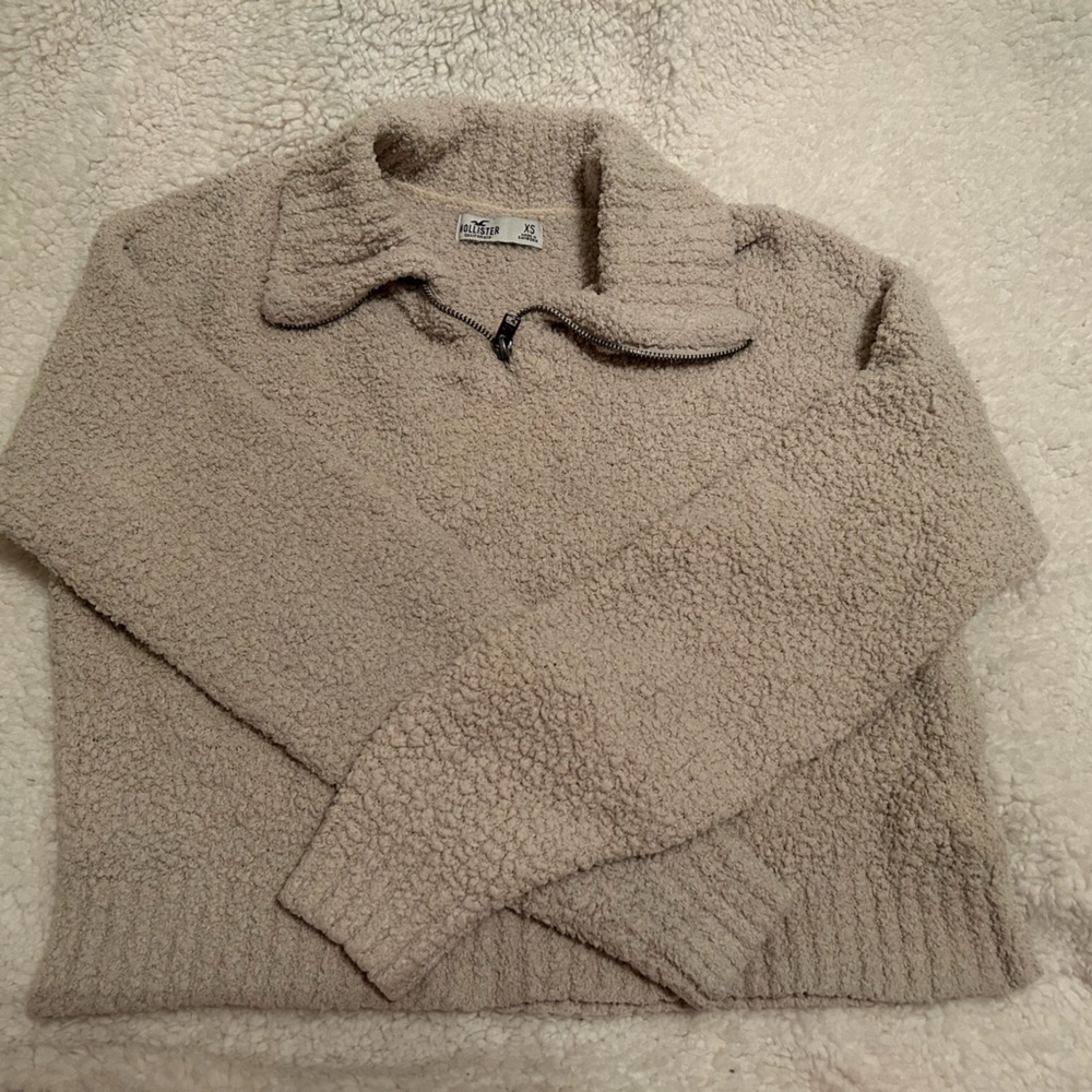 XS Hollister cropped half zip sweater